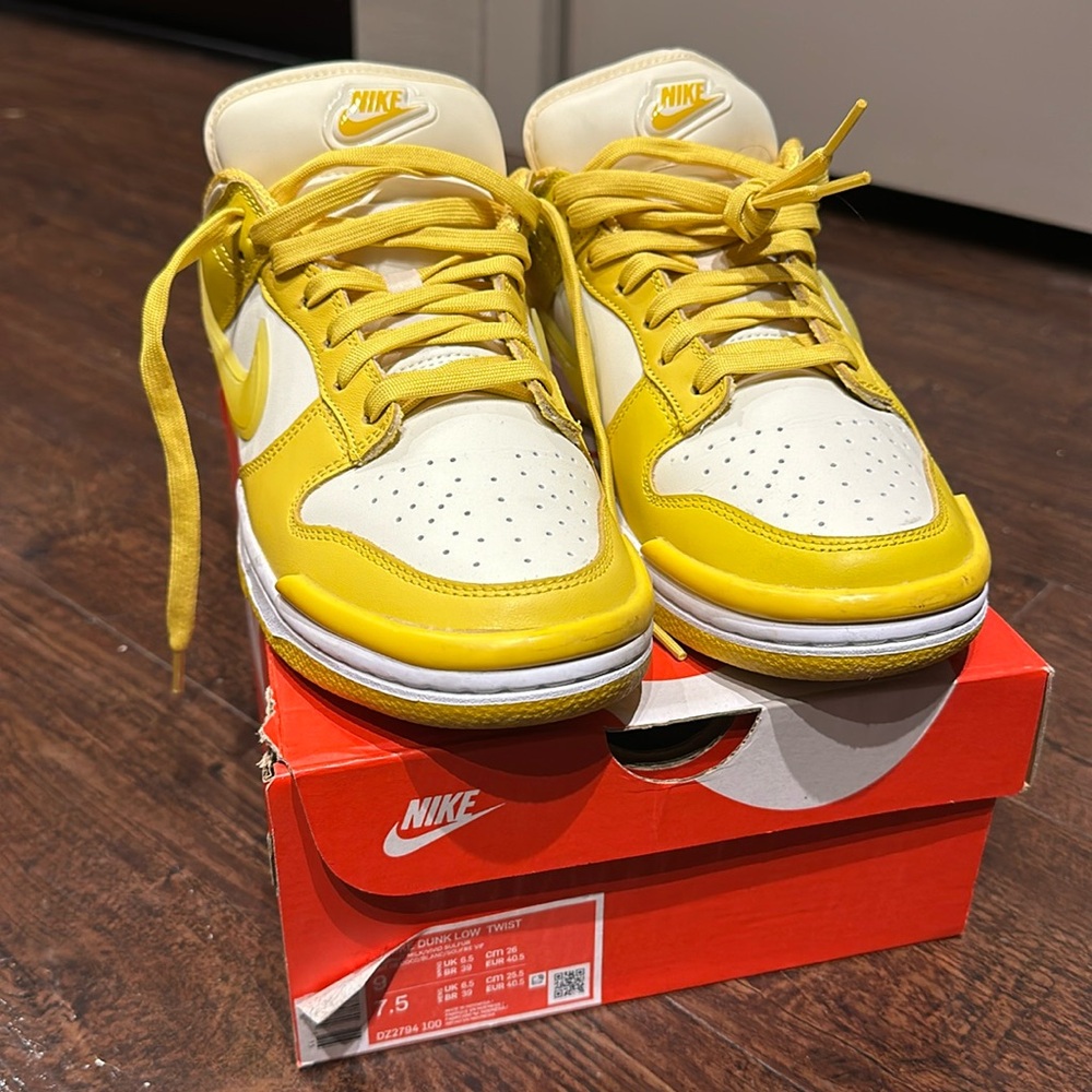 NIKE DUNK